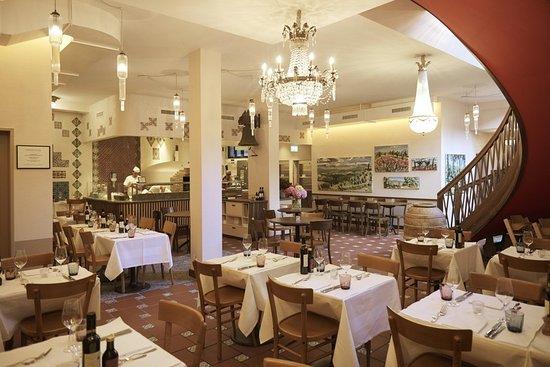 Santa Lucia Paradeplatz